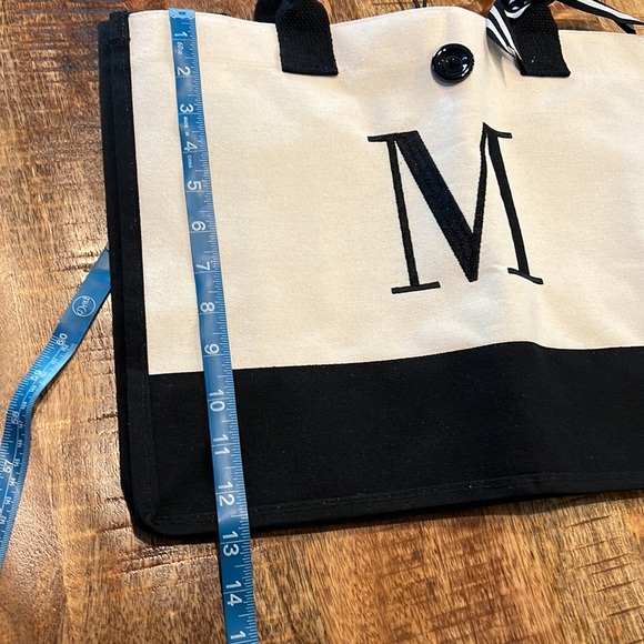 BeeGreen Personalized “M” Canvas Tote NWT - Picture 4 of 11
